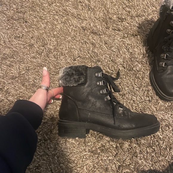 Shearling Black Boots - Picture 5 of 6